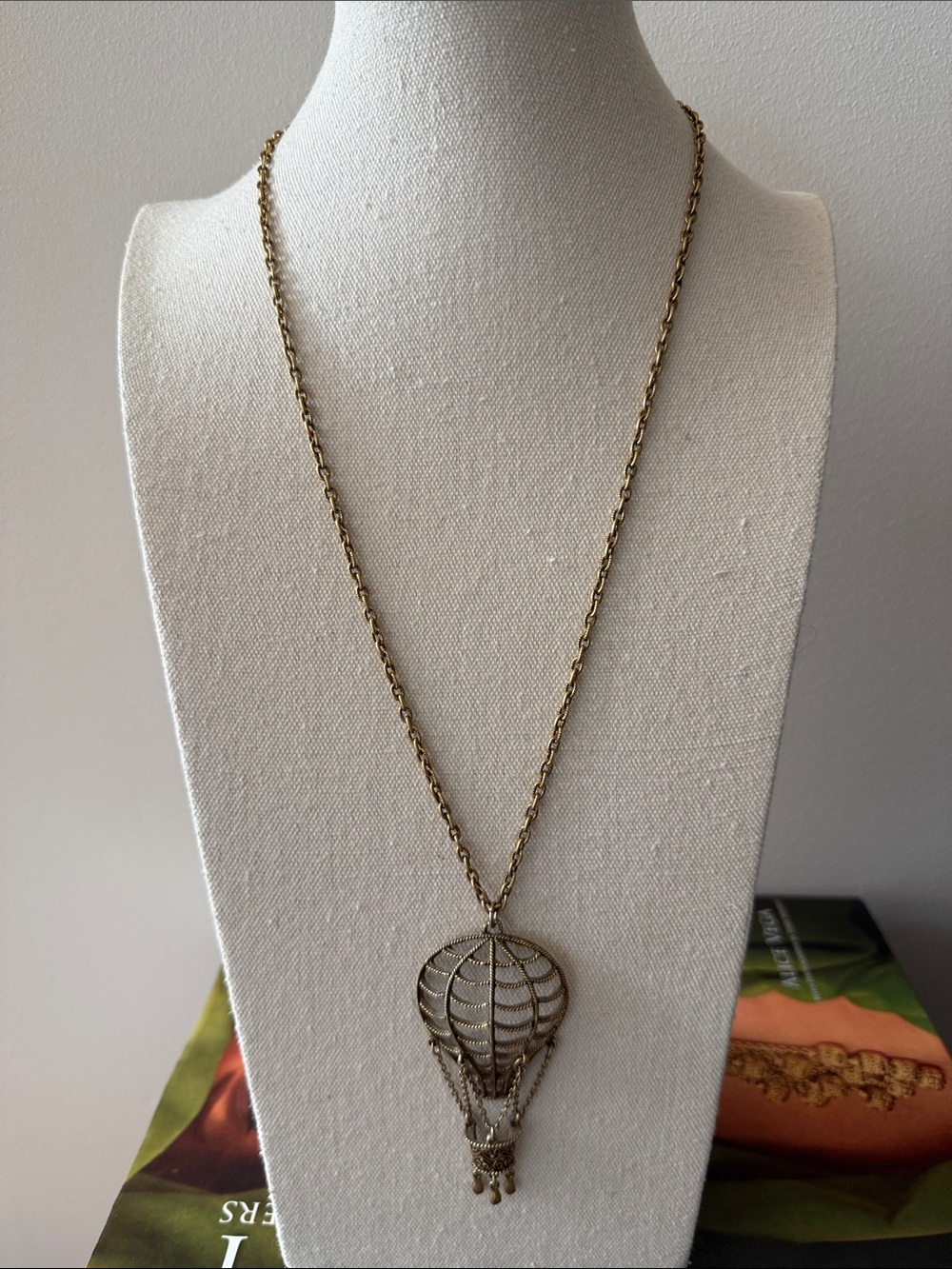 Vintage Signed Camelot Antique Bronze Filigree Hot Air Balloon Pendant Necklace.